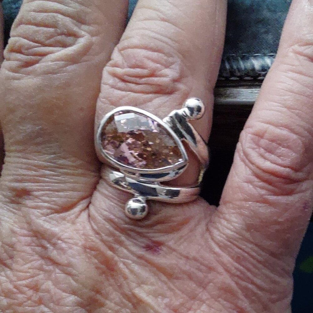 Pink Kunzite Ring w/Split unusual Shank  (NWOT)